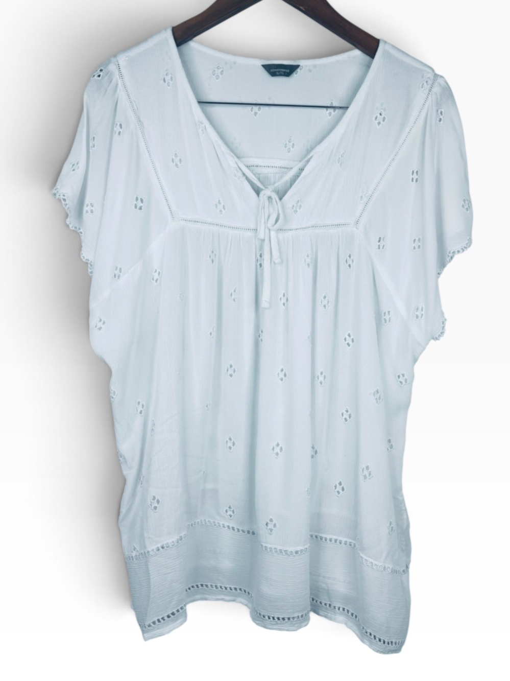 Denver Hayes White Eyelet Tie up V-Neck Short Sleeve Top XL